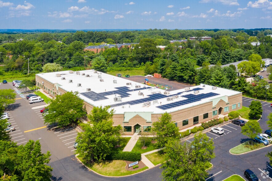 More Photos Of 800-880 Town Center Dr, Langhorne Unknown For Lease