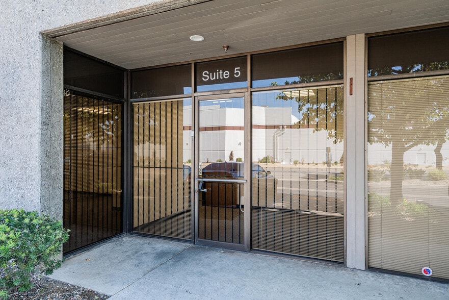 More Photos Of 17022 S Montanero Ave, Carson Warehouse For Lease