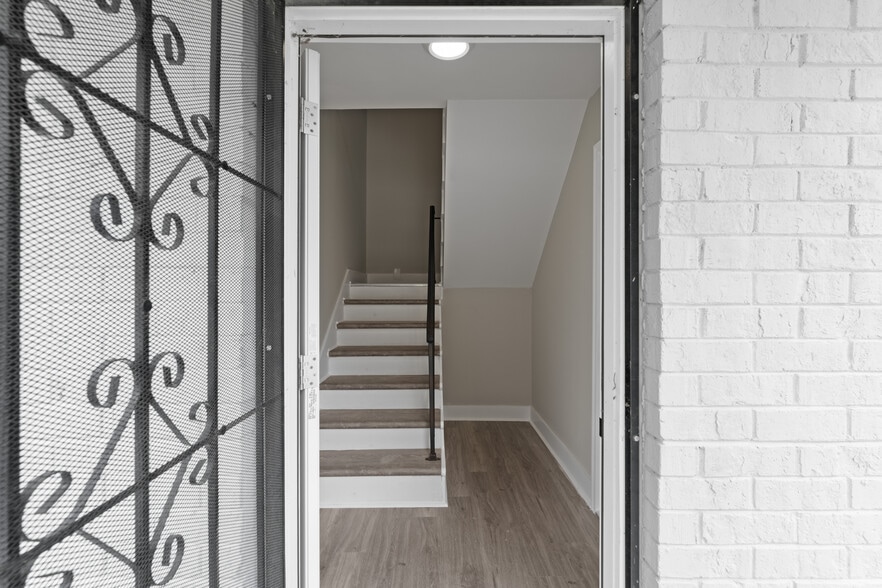 More Photos Of 2612 Steele Ave SW, Atlanta Apartments For Sale