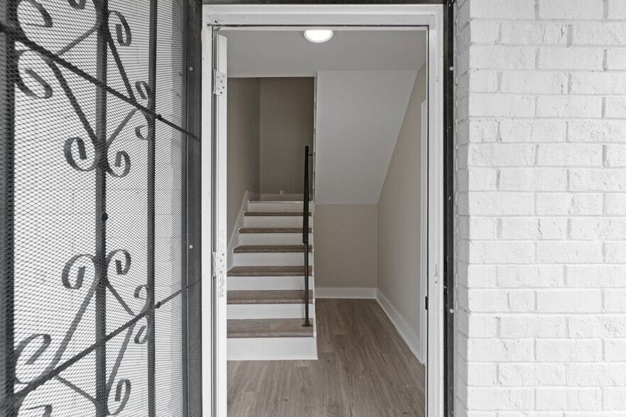 More Photos Of 2612 Steele Ave SW, Atlanta Apartments For Sale