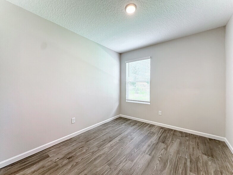 More Photos Of 6421 Breezy Oaks Way, Jacksonville Apartments For Sale