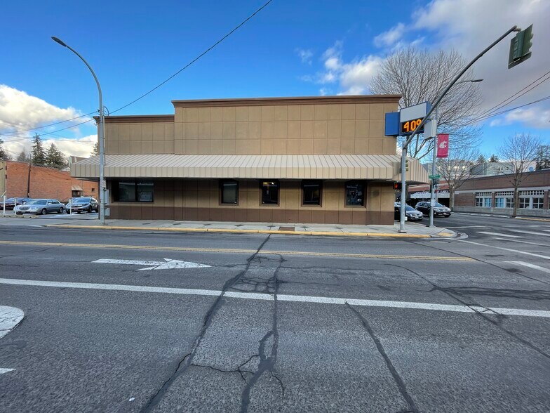 More Photos Of 300 E Main St, Pullman Bank For Sale