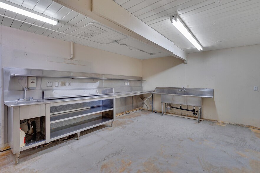 More Photos Of 2124 Thomas R Cannell Rd, Thermal Office For Sale