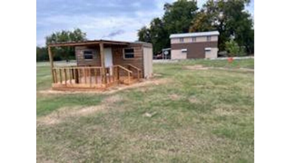 More Photos Of 512 1st Street, Waurika Office For Sale