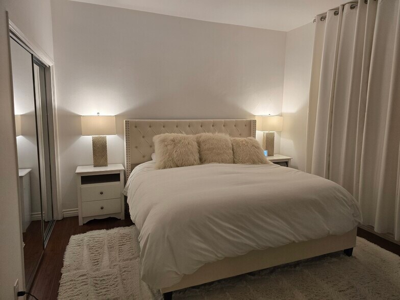 More Photos Of 245 N Almont Dr, Beverly Hills Apartments For Sale