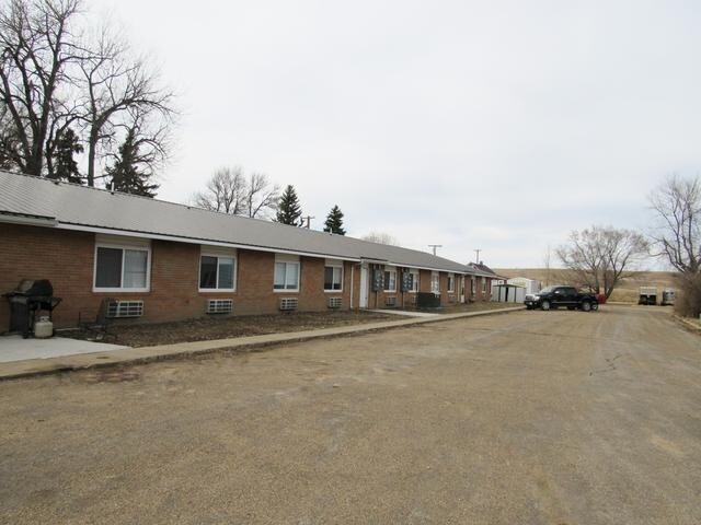 More Photos Of 211 1st St Ne, Halliday Hotel For Sale