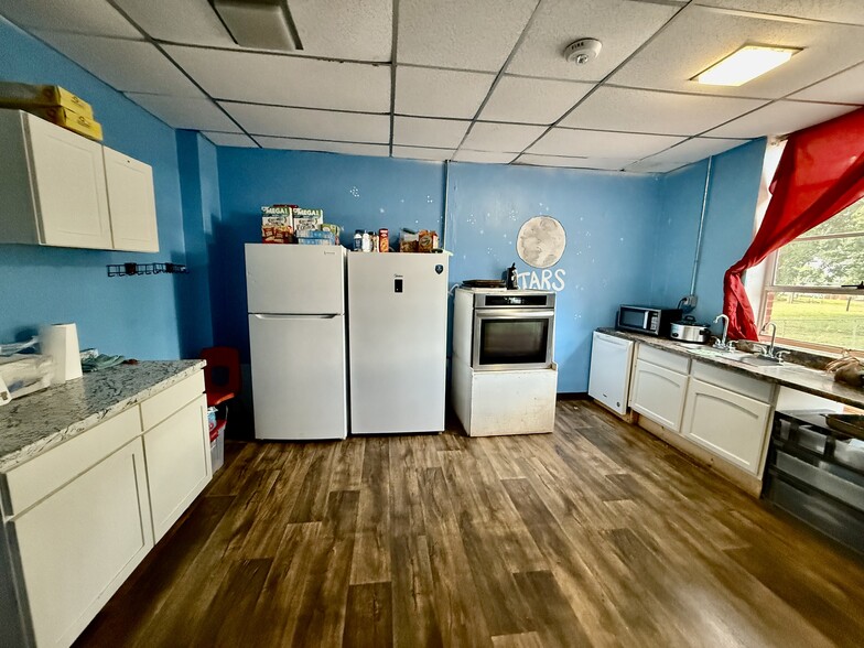 More Photos Of 310 N Fulton St, Marshall Recycling Center For Sale