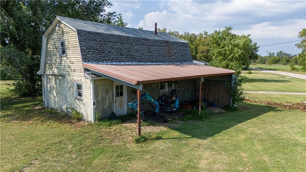 More Photos Of 86 3rd St, Moran Convenience Store For Sale