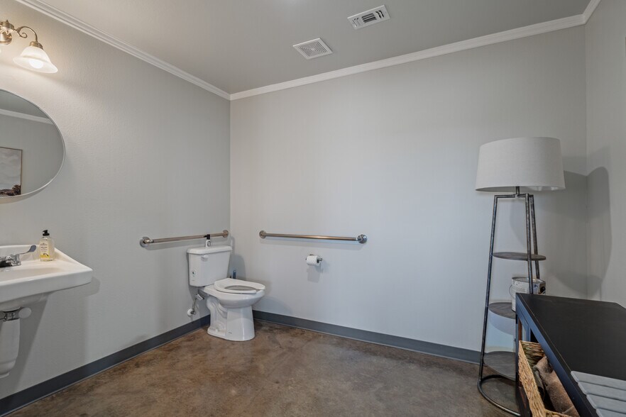 More Photos Of 15996 Highway 80, Edgewood Flex For Sale