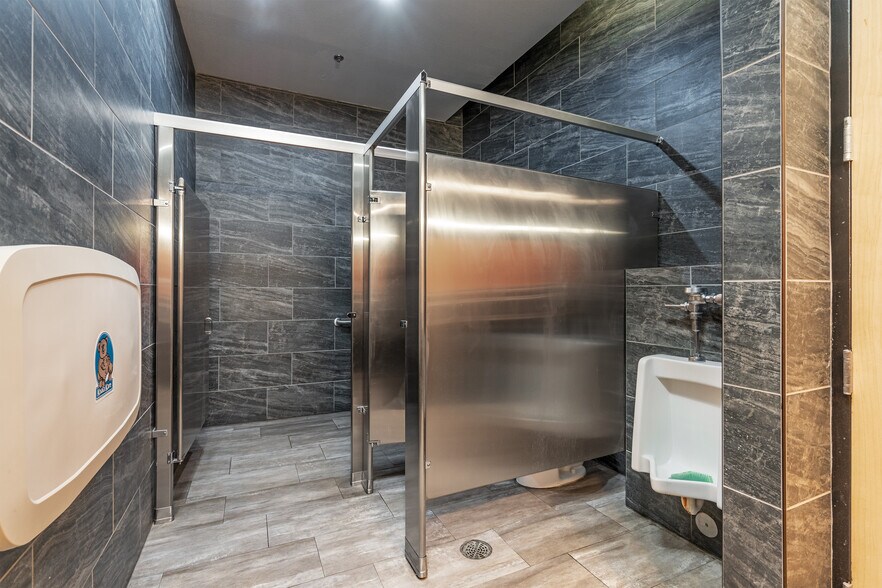 More Photos Of 500 Market St, Santa Fe Storefront Retail Office For Lease