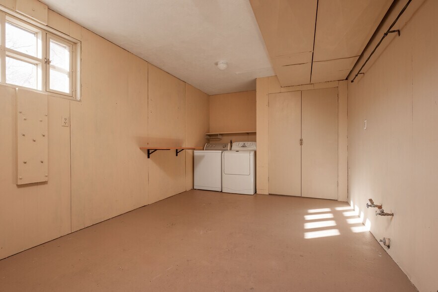 More Photos Of 1400 Maclovia Ln, Santa Fe Office Residential For Sale