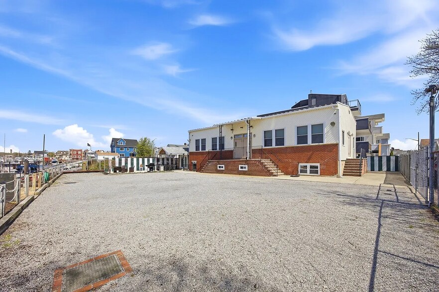 More Photos Of 1 Merit Ct, Brooklyn Marina For Sale