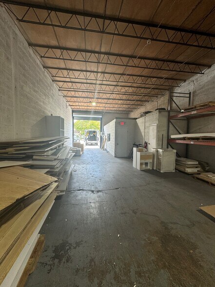 More Photos Of 230-226 W 24th St, Hialeah Warehouse For Lease