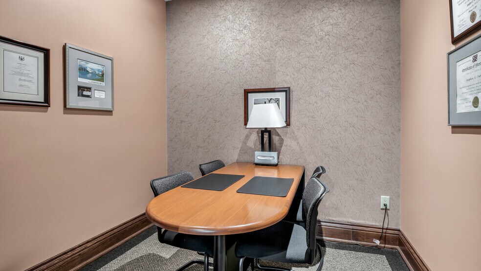 More Photos Of 484 Pelissier St, Windsor Office For Lease