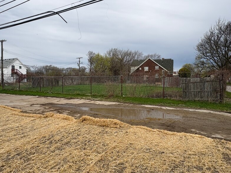 More Photos Of 8725 Harper Ave, Detroit Warehouse For Sale