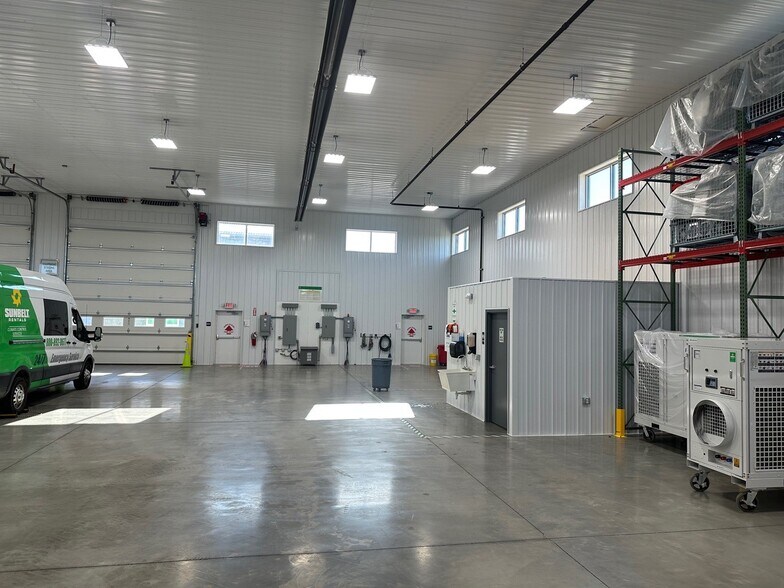 More Photos Of 1000 Randall Ct, Export Warehouse For Lease