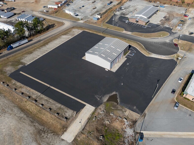 More Photos Of 3141 Ellenwood Industrial Dr, Ellenwood Truck Terminal For Lease