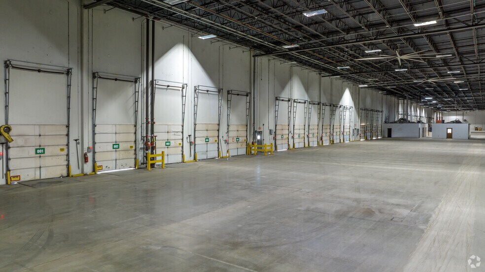 More Photos Of 4800 Corporation Dr, Fayetteville Distribution For Lease