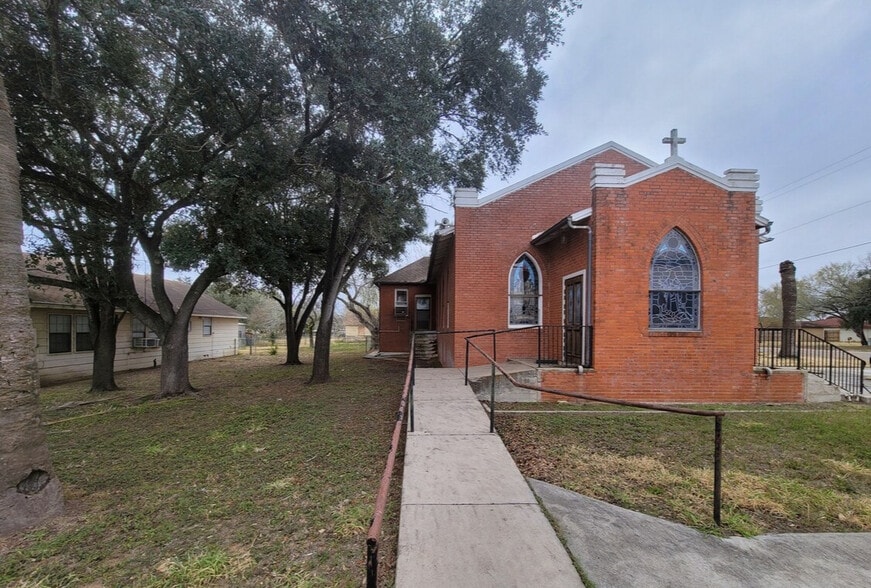 More Photos Of 212 West Linar, Hebbronville Schools For Sale