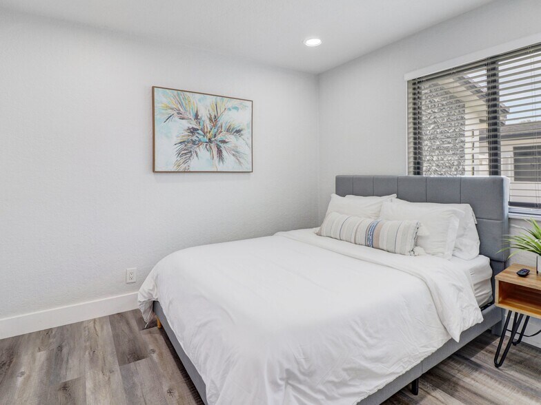 More Photos Of 1705-1709 NE 3rd Ave, Delray Beach Apartments For Sale