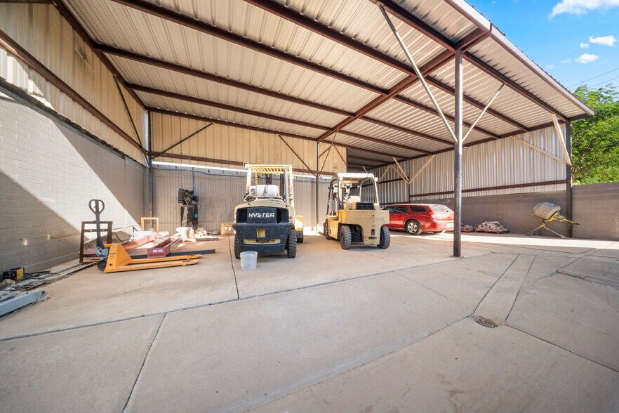 More Photos Of 8213-8215 E Main St, Mesa Auto Repair For Sale