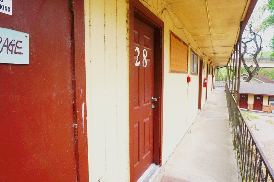 More Photos Of 2121 Kirk St, Houston Hotel For Sale