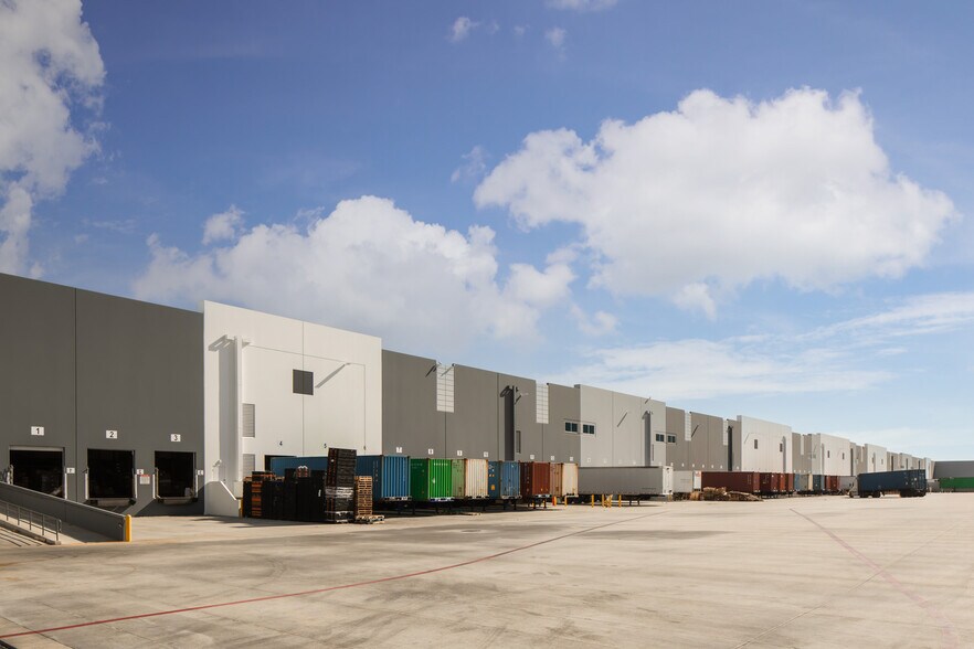 More Photos Of 4200-4250 Shirley Ave, El Monte Distribution For Lease