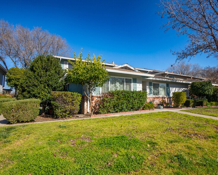 More Photos Of 1093 Del Rio Circle, Concord Apartments For Sale