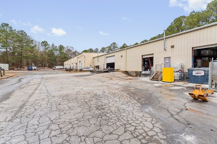 More Photos Of 3337 Air Park Rd, Fuquay Varina Light Manufacturing For Sale