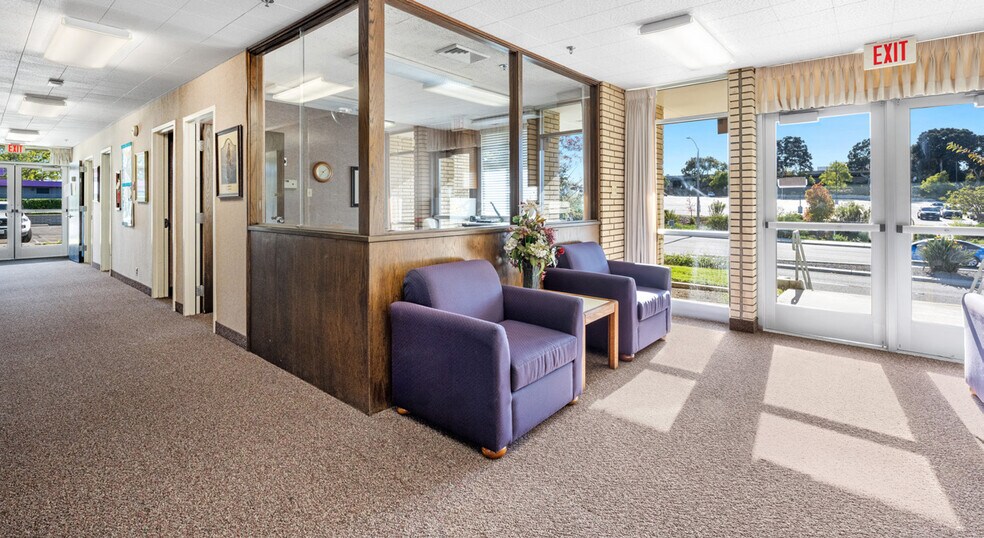 More Photos Of 845 Otay Lakes Rd, Chula Vista Office For Sale