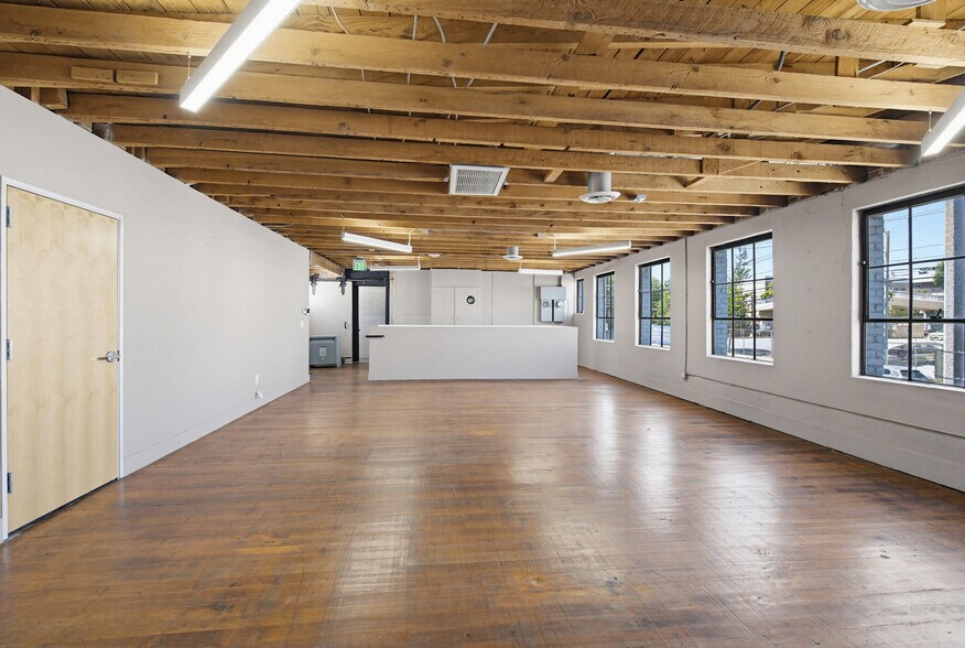 More Photos Of 2210 W Temple St, Los Angeles Showroom For Sale