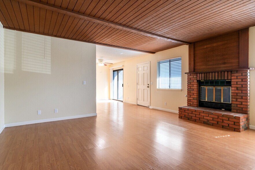 More Photos Of 19087 Allegheny Rd, Apple Valley Apartments For Sale