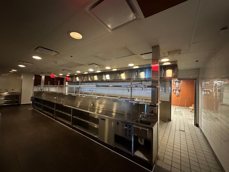 More Photos Of 3102 Piedmont Rd NE, Atlanta Restaurant For Lease