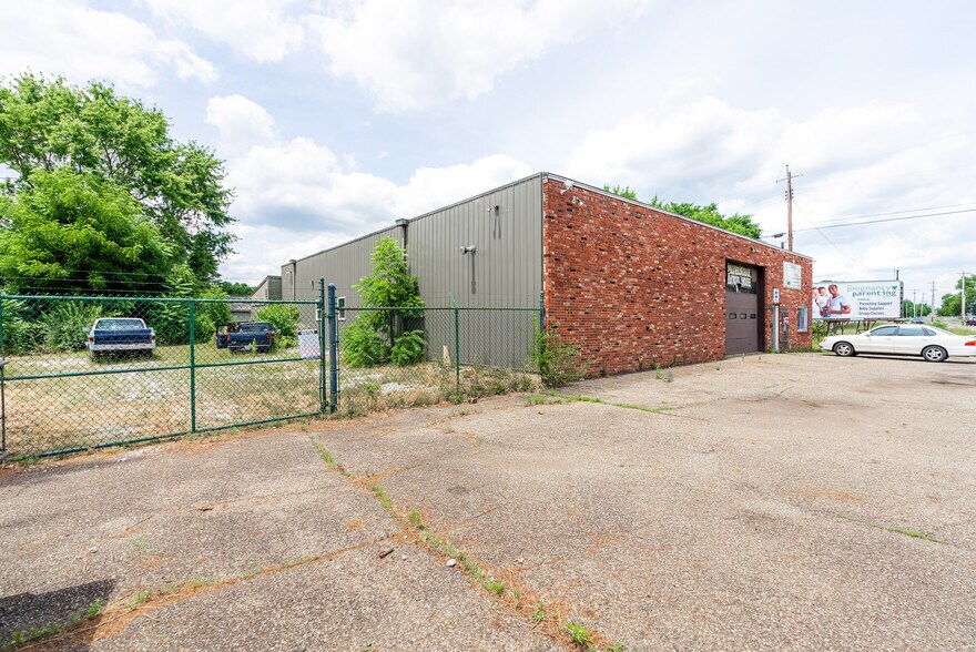 More Photos Of 2615 Harrisburg Ave NE, Canton Warehouse For Sale