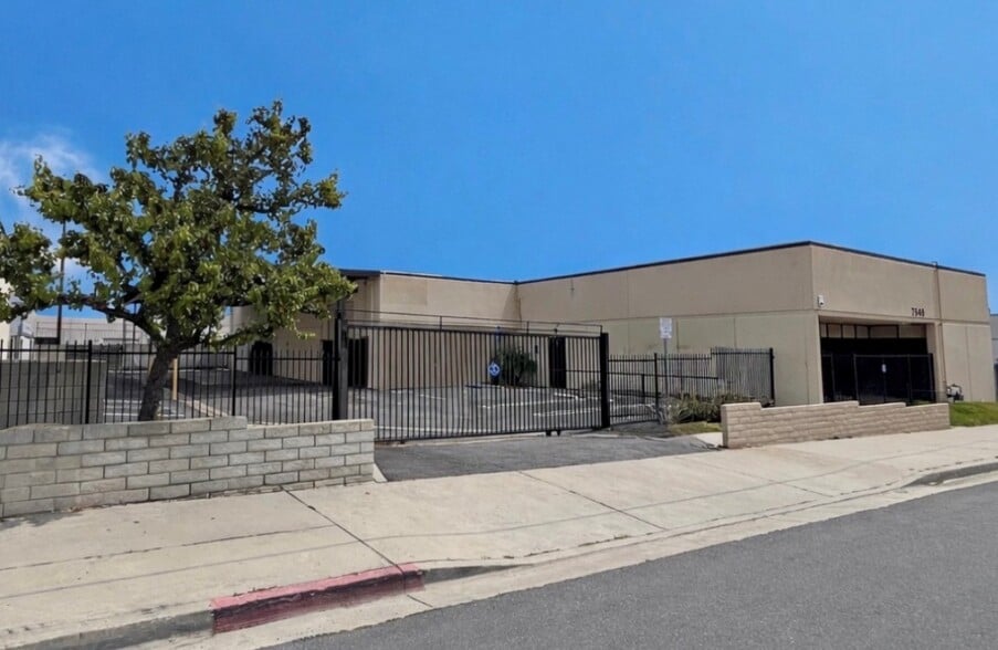 Primary Photo Of 7946 Alabama Ave, Canoga Park Service For Lease
