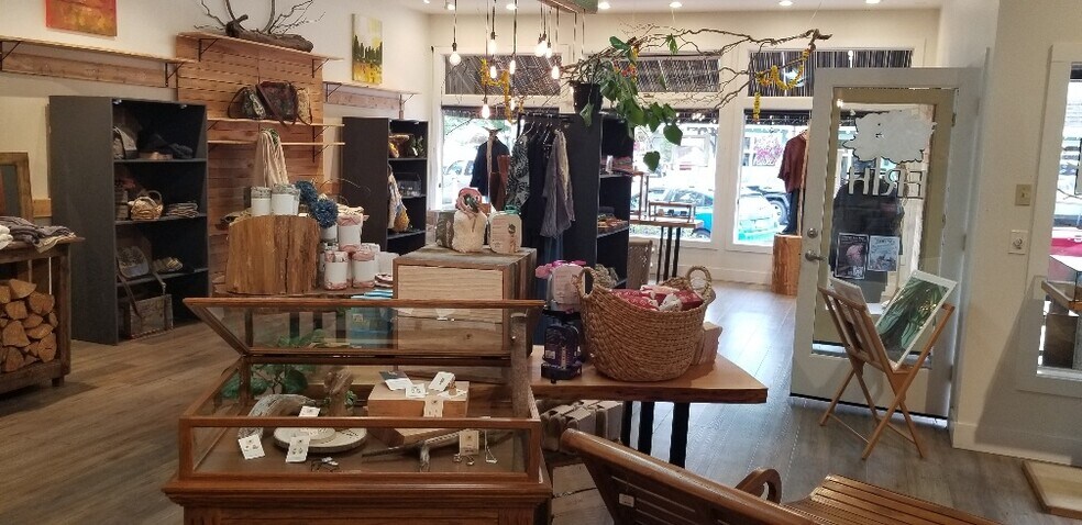 More Photos Of 101-107 S 1st St, La Conner Storefront For Sale