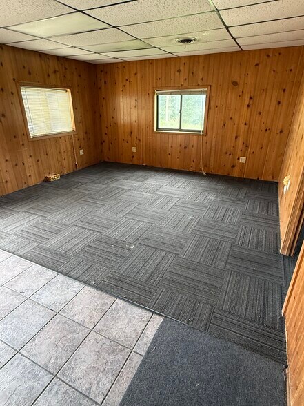 More Photos Of 23290 Lawrence 1090, Monett Industrial For Lease