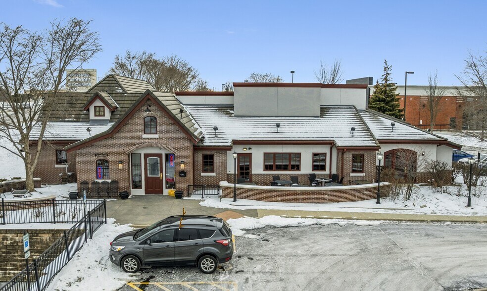 Primary Photo Of 2561 N County Line Rd, Algonquin Restaurant For Sale