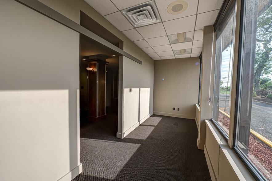 More Photos Of 585 Broadhollow Rd, Melville Warehouse For Lease