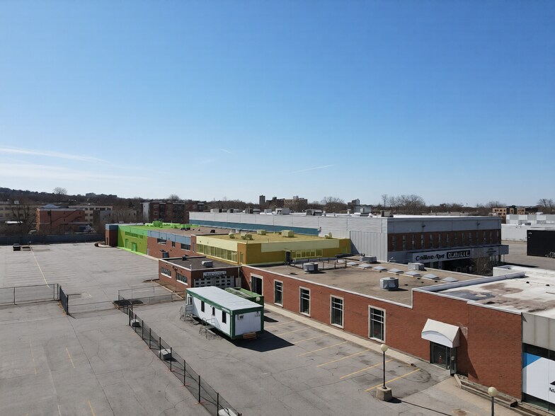 Primary Photo Of 4040 Rue Jean-Talon O, Montréal Flex For Lease