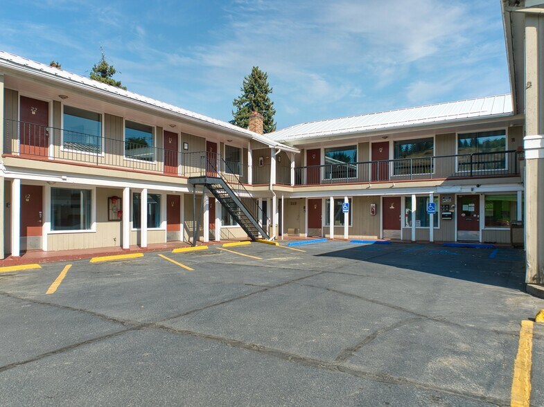 More Photos Of 615 S Main St, Colfax Hotel For Sale