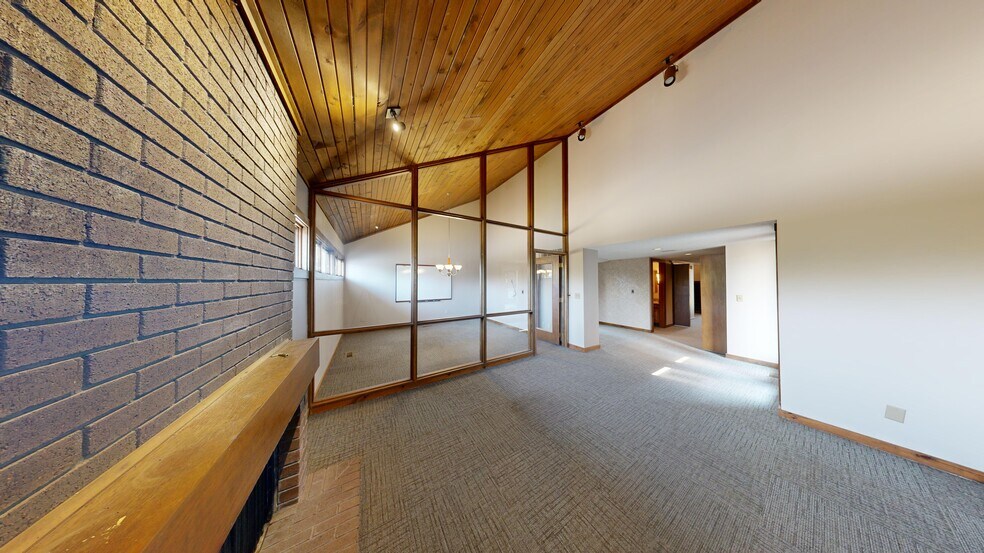 More Photos Of 205-217 E Washington Center Rd, Fort Wayne Office For Lease