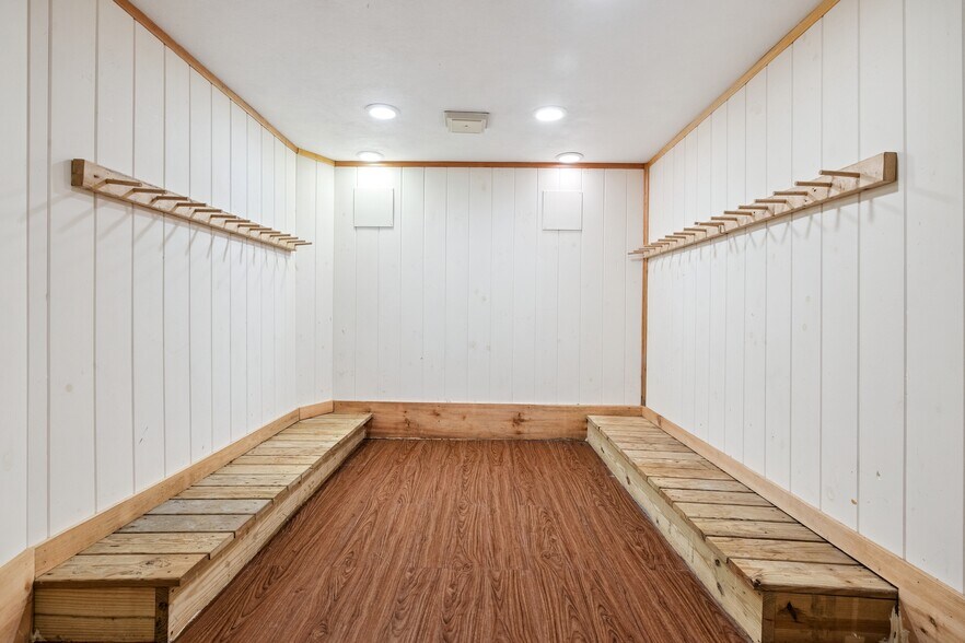 More Photos Of 344 Vt Route 100, West Dover Hotel For Sale