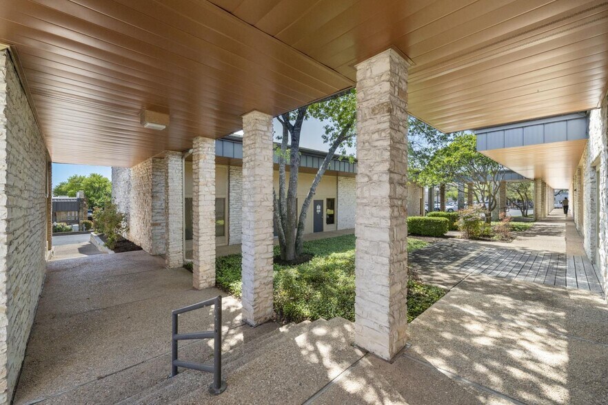 More Photos Of 4419 Frontier Trl, Austin Medical For Lease
