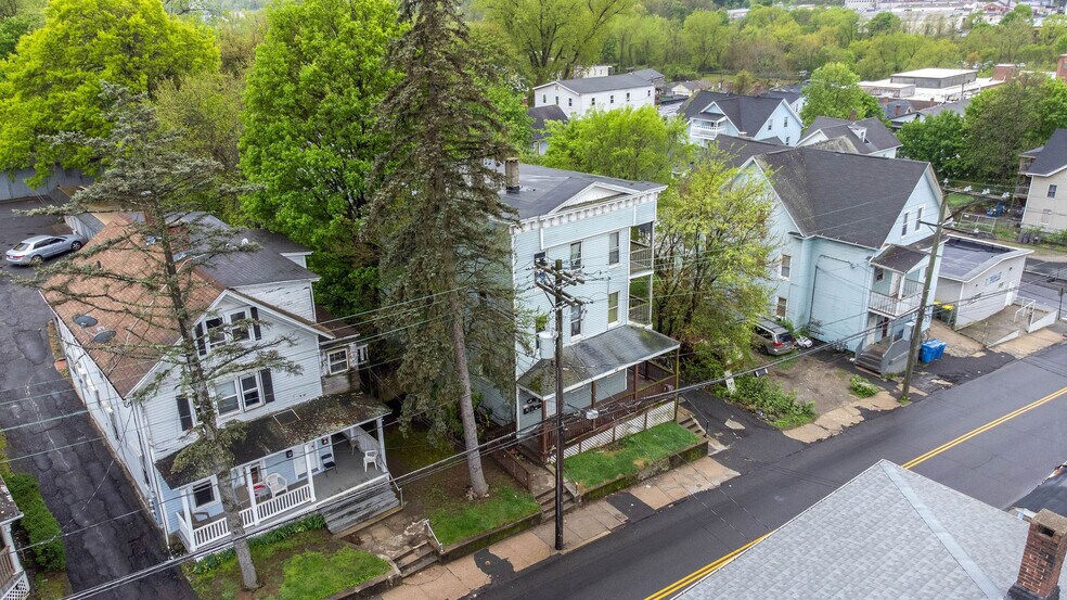 More Photos Of 46 Washington St, Waterbury Apartments For Sale