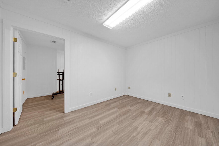 More Photos Of 12440 Magnolia Ave, Magnolia Springs Office For Lease