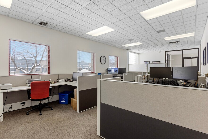 More Photos Of 1011 Polytek St, Ottawa Flex For Sale