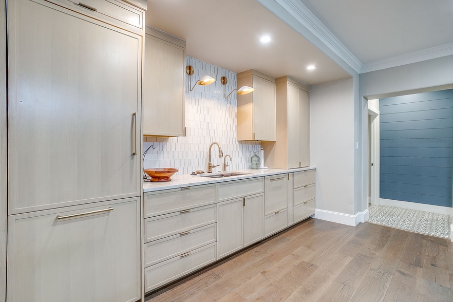 More Photos Of 5148 Vickery Loop E, Benbrook Light Manufacturing For Sale