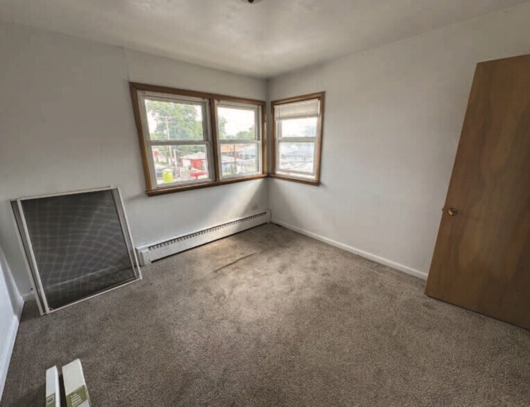 More Photos Of 17933 Torrence Ave, Lansing Multifamily For Sale