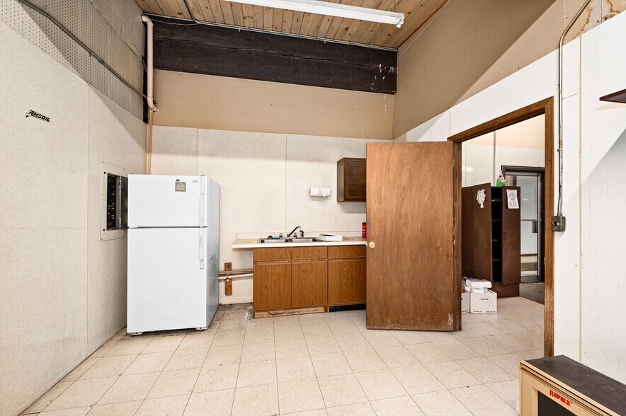 More Photos Of 350 Garfield Ave, Duluth Warehouse For Lease